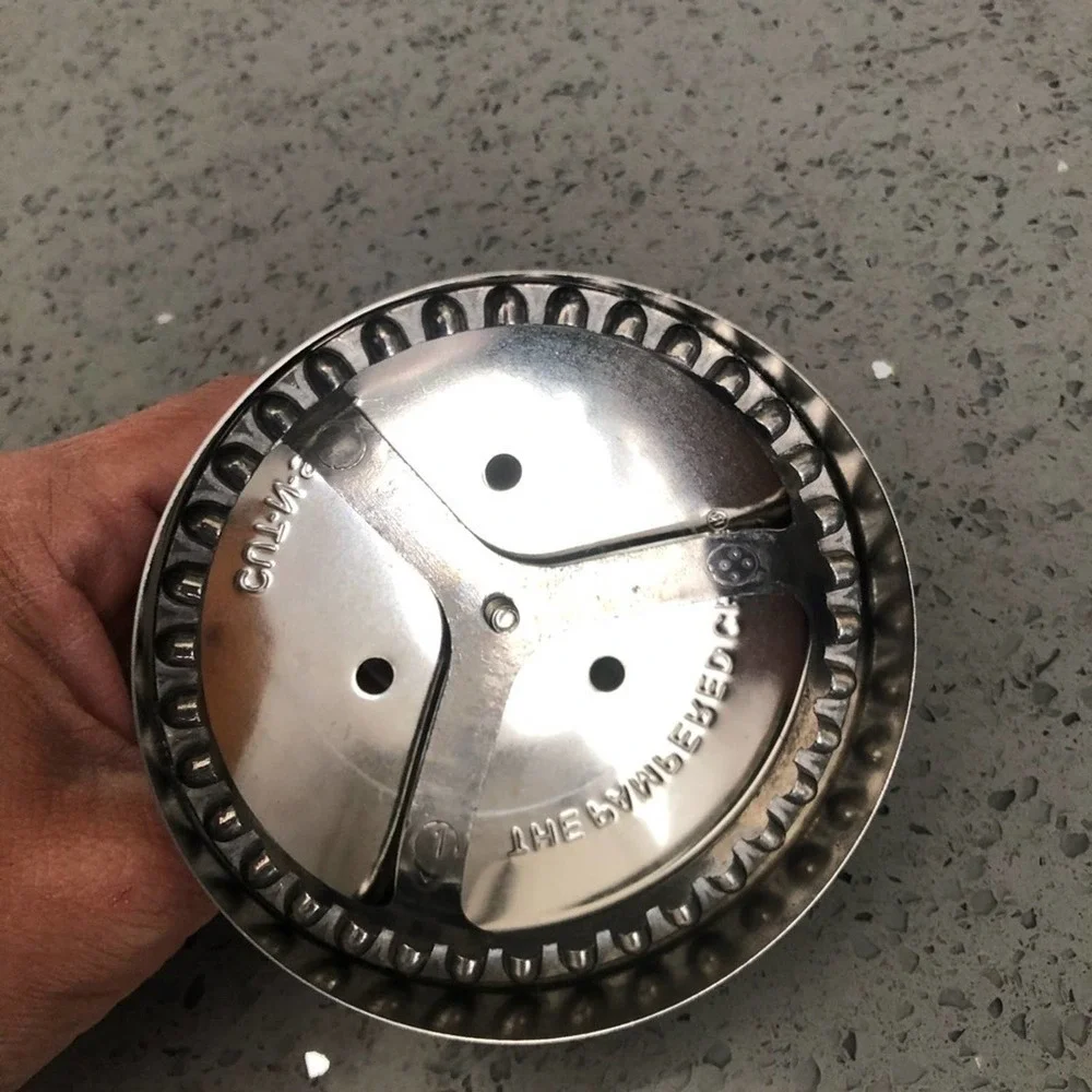 The Pampered Chef Cut-N-Seal Medium 3.5
